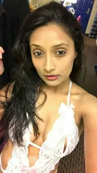 Escorts Calgary, Alberta Desi hot Punjabi Indian girl available for you