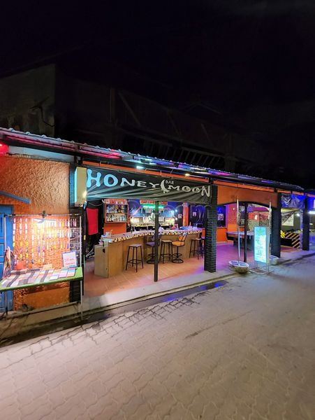 Beer Bar / Go-Go Bar Ko Samui, Thailand Honey Moon Bar