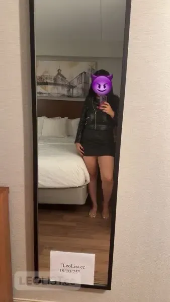 Escorts Cambridge, Ontario Monica