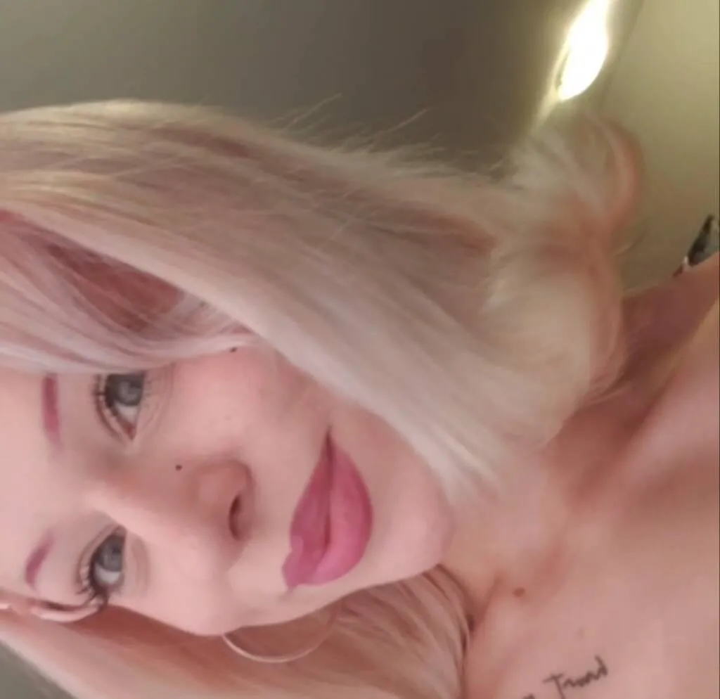 Escorts Montreal, Quebec PEACH: PETITE PIXIE