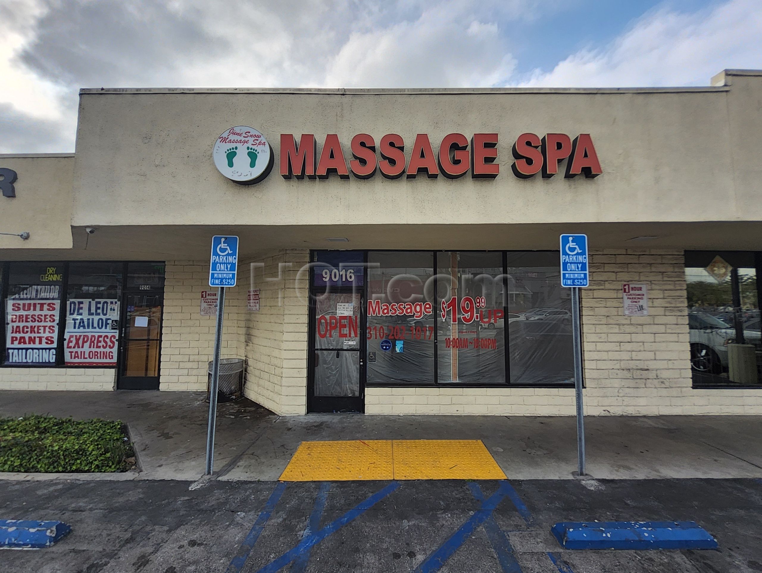 Culver City, California June Snow Massage Spa