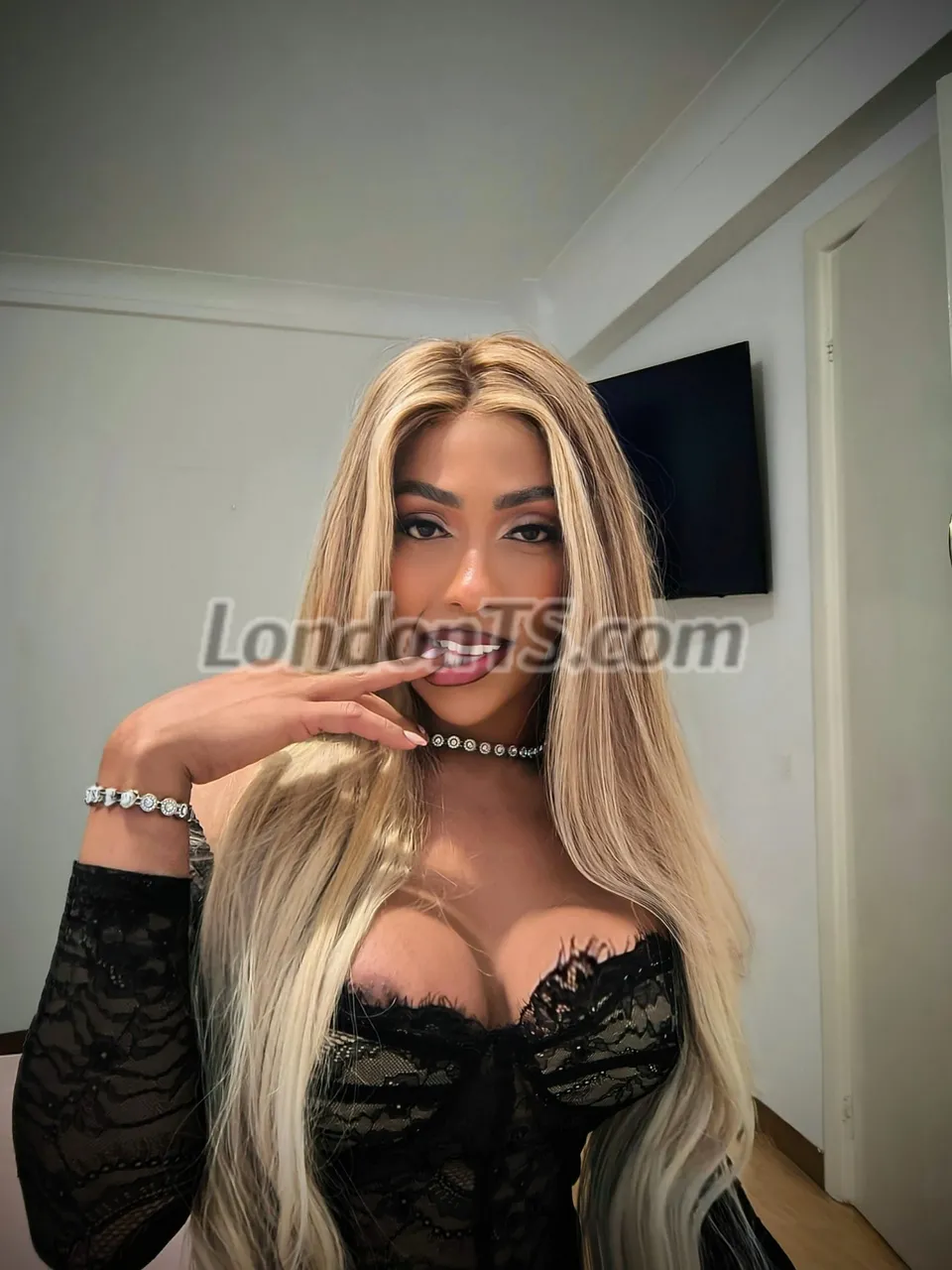 Escorts London, England YZZY BBC MONSTER COCK
