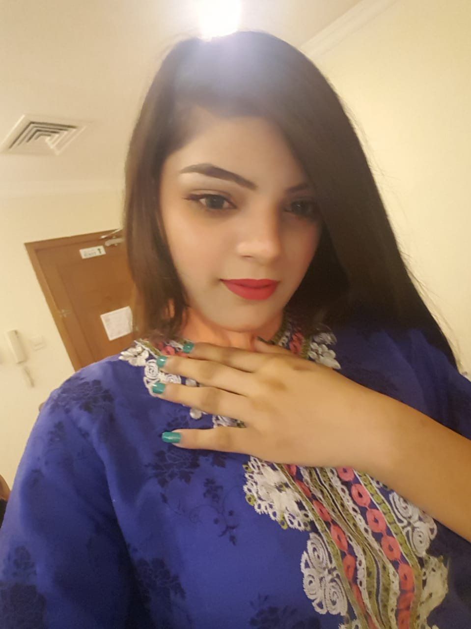 Escorts Abu Dhabi, United Arab Emirates Jiya Indian Girl