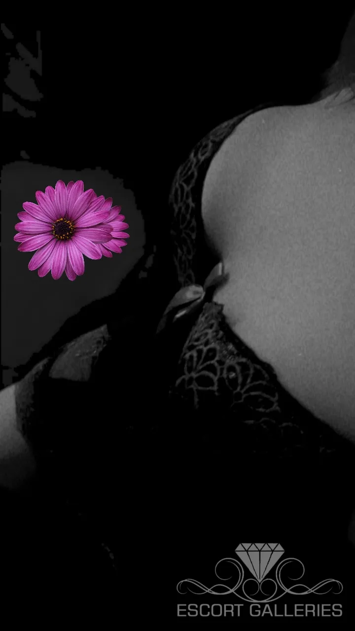 Escorts Ulm, Germany Naomi