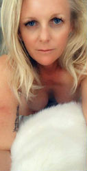 Escorts Madison, Wisconsin MILF with a Masters Degree