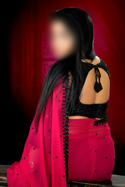 Escorts Dubai, United Arab Emirates ISHITA indian spa in bur Dubai