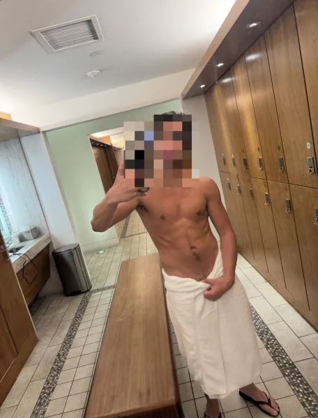 Escorts Chicago, Illinois GiovannisRoomX