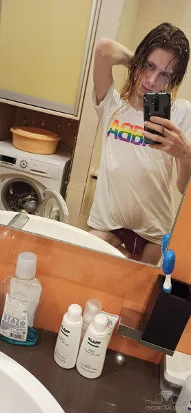 Escorts Moscow, Russia Maxim