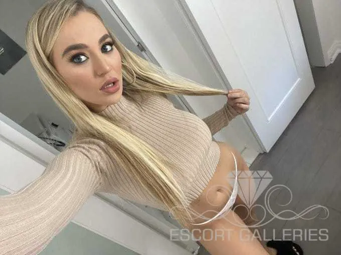 Escorts Le Mans, France mirabelle-norbert