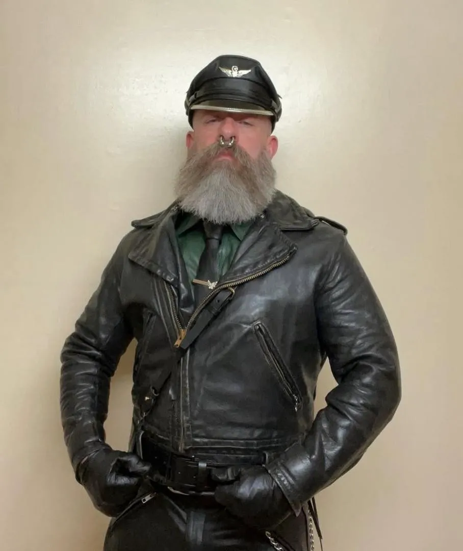 Escorts Springfield, Massachusetts LEATHER MASTER