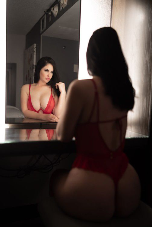 Escorts Redwood City, California Emmalovee