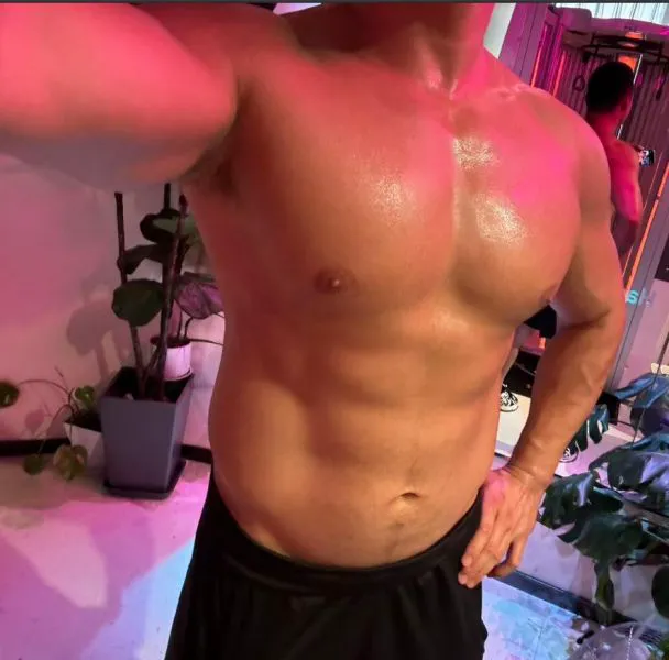 Escorts Singapore, Singapore Beefycola