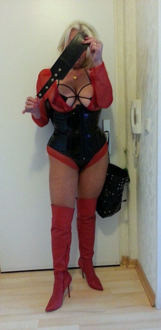 Escorts Belfast, Northern Ireland German Mistress Silke Sander