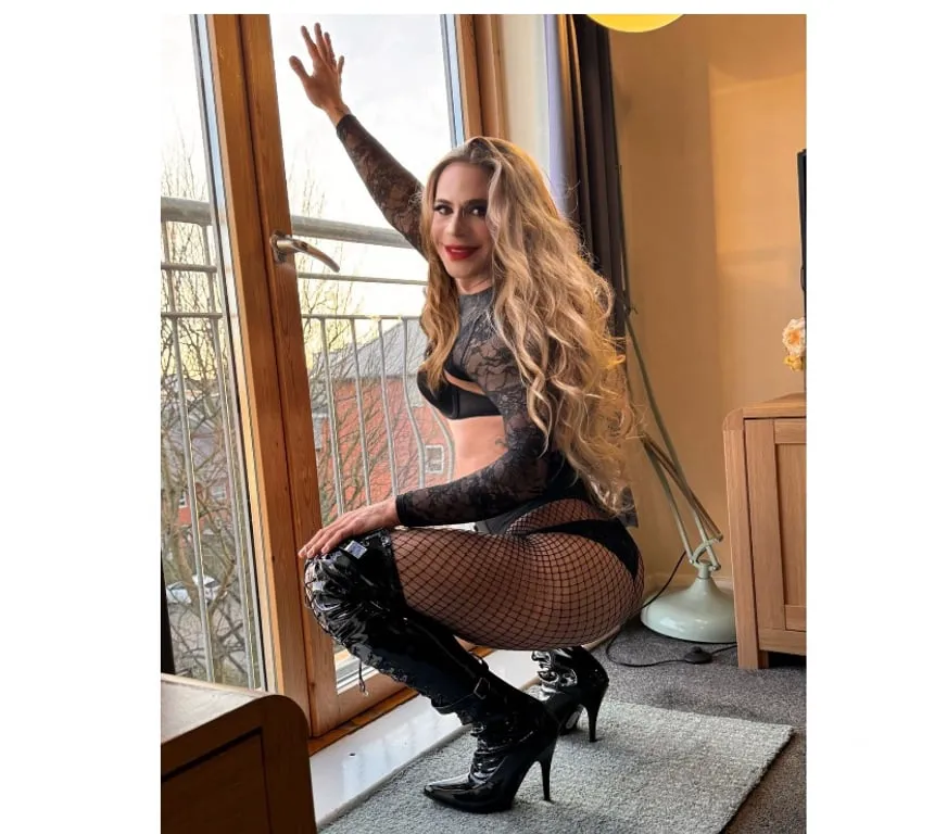 Escorts Brighton, England Nicole Jolly 🔥🔥I LIKE LONG SESSIONS!🔥🔥
