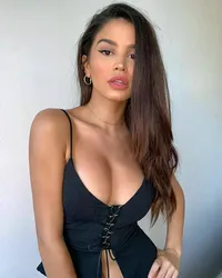 Escorts Singapore, Singapore Sensual Kisses Full Service Escort Jacquie Memorable Girlfriend Experience
