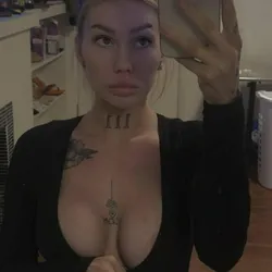 Escorts Lethbridge, Alberta PARIS PAIGE | 𝐵𝒜𝑅𝐵𝐼𝐸 𝒟𝒪𝐿𝐿 LATE NIGHT DEALS HR Party GIRL