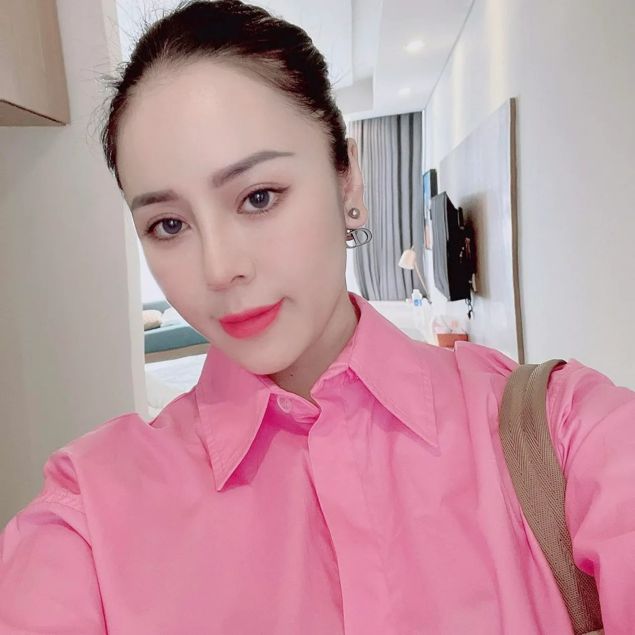 Escorts Abu Dhabi, United Arab Emirates Hana