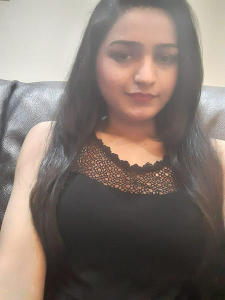 Escorts Dubai, United Arab Emirates Muskan Indian Girl