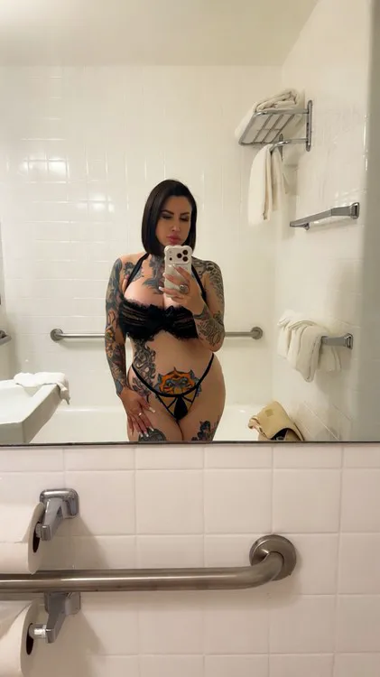 Escorts Woodland Hills, California Taniatonsorial