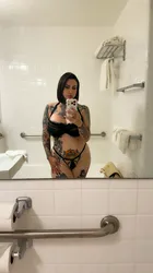 Escorts Woodland Hills, California Taniatonsorial