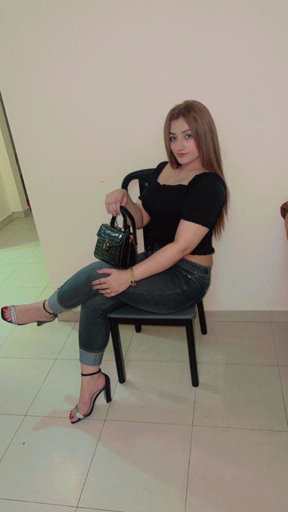 Escorts Abu Dhabi, United Arab Emirates Divyanshi Busty Indian