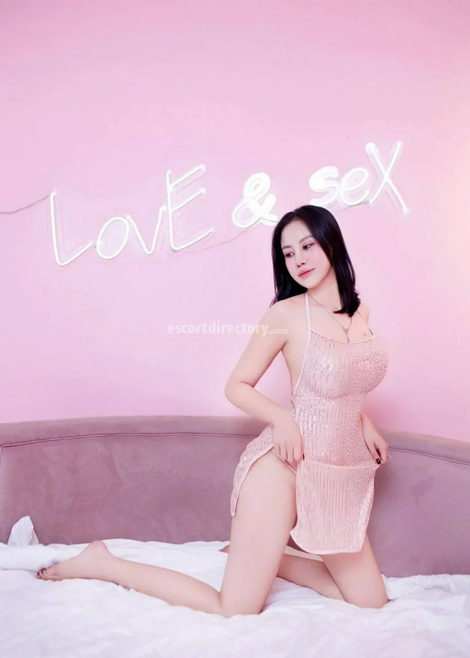 Escorts Abu Dhabi, United Arab Emirates Elisa