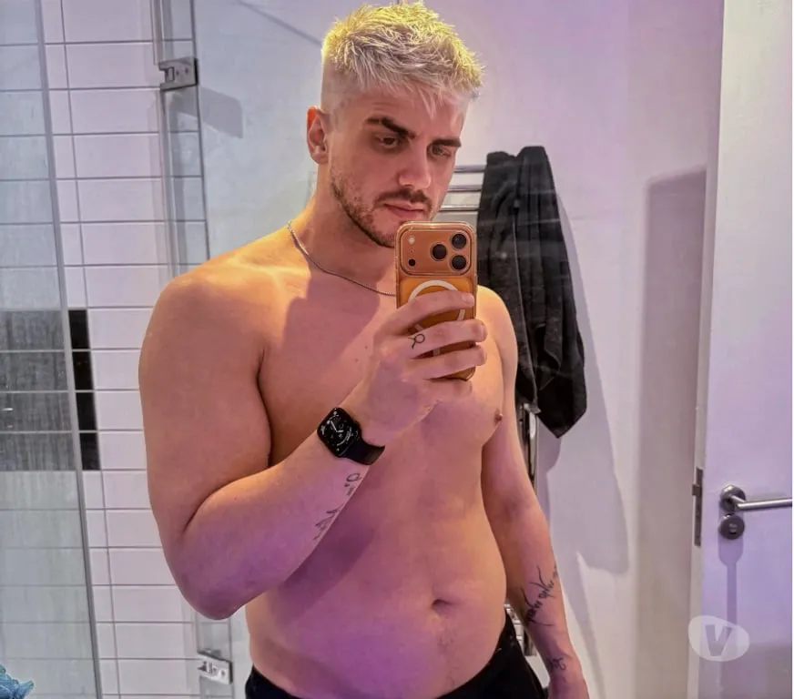Escorts Manchester, England 6ft, 8x5.5. Available Incall & out. Worth every penny 😉