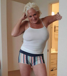 Escorts Boulder, Colorado Mature, sensual, slightly kinky, in or out call in downtown Boulder!