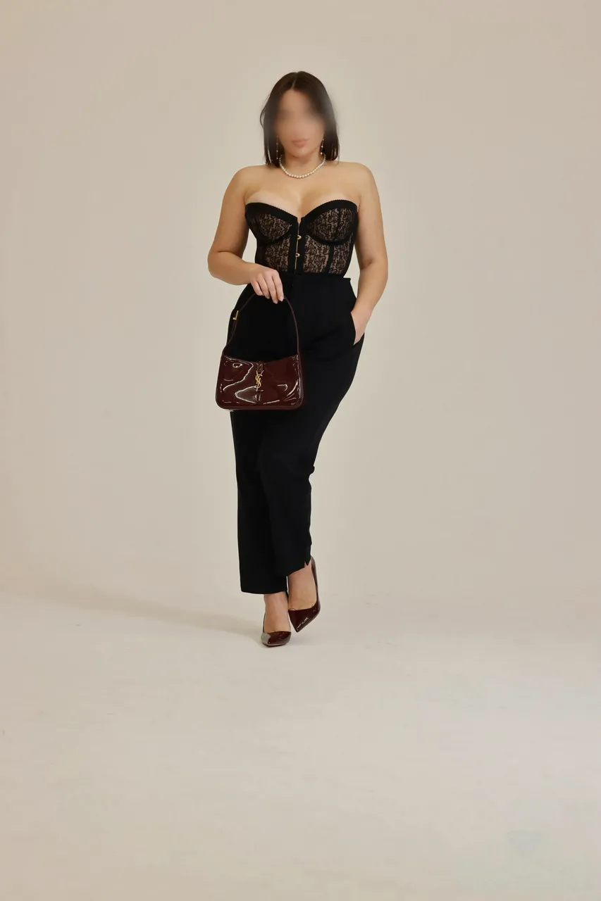 Escorts Dusseldorf, Germany Bella Belle