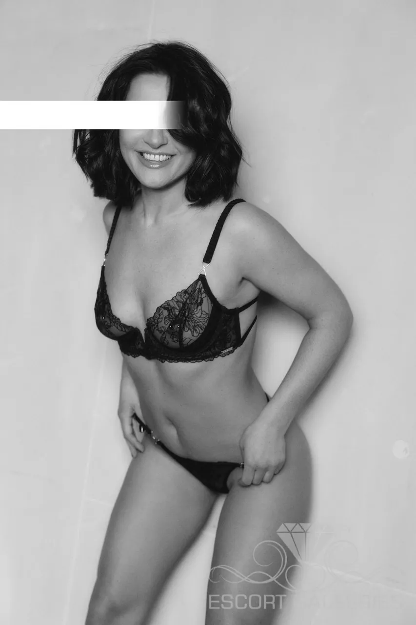 Escorts Hamburg, Germany Eve