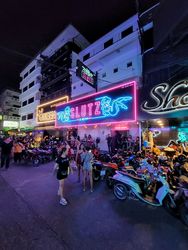 Bordello / Brothel Bar / Brothels - Prive / Go Go Bar Pattaya, Thailand Slutz - Lk Metro
