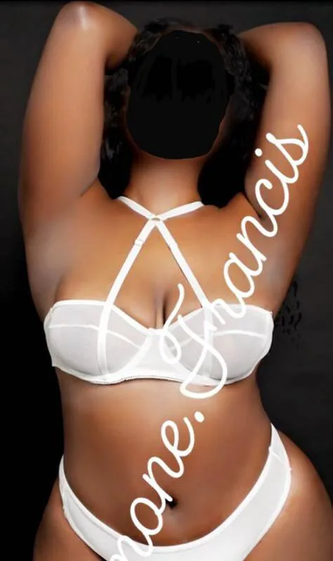 Escorts Brampton, Ontario Simone