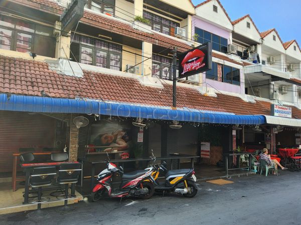 Beer Bar / Go-Go Bar Pattaya, Thailand Lips Lounge