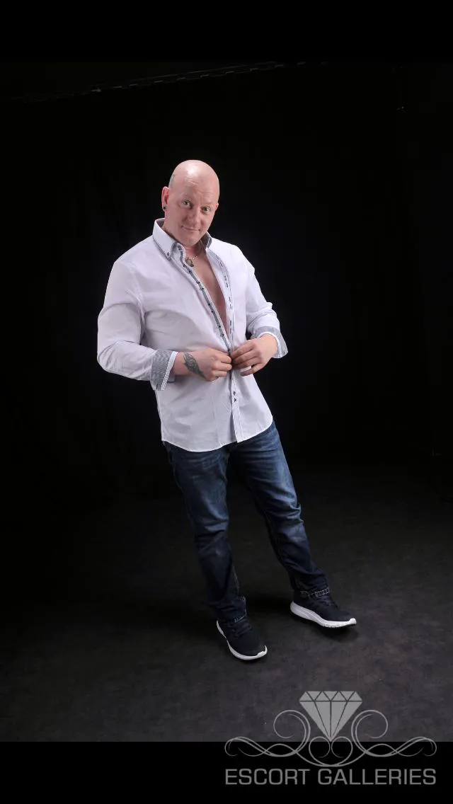 Escorts Berlin, Germany DerCharmeur