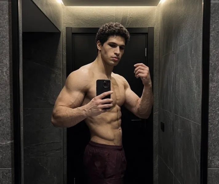 Escorts Dusseldorf, Germany Yanis_bk