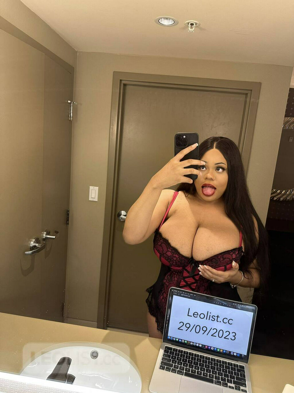 Escorts Brampton, Ontario New in town !!! Hot and horny with huge natural tits.