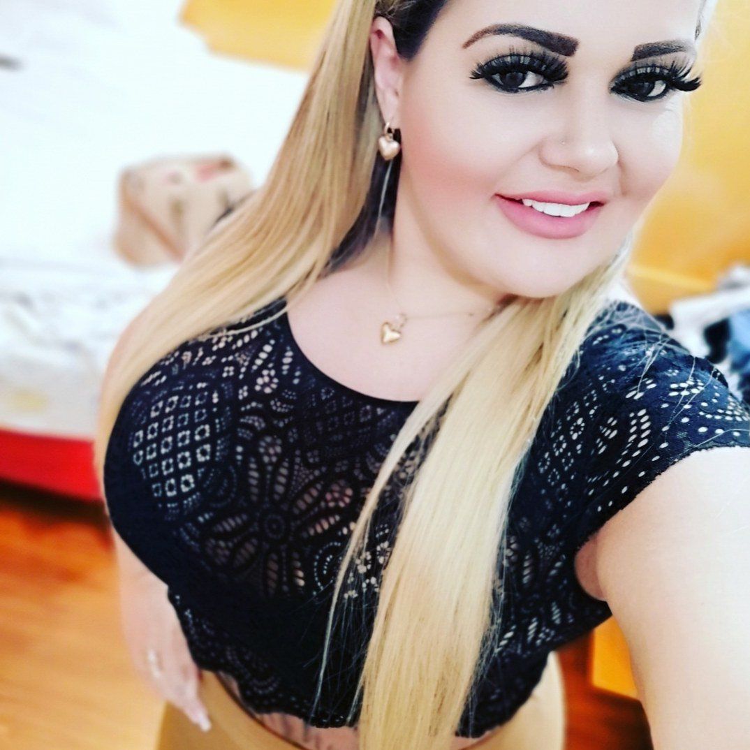 Escorts Kuwait City, Kuwait WEBCAM BRAZILIAN GIRL WITH SHEMALE