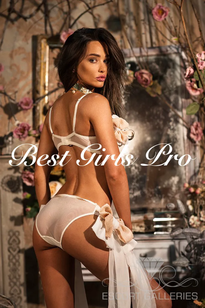 Escorts Paris, France Khloe