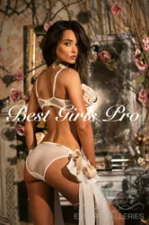 Escorts Paris, France Khloe