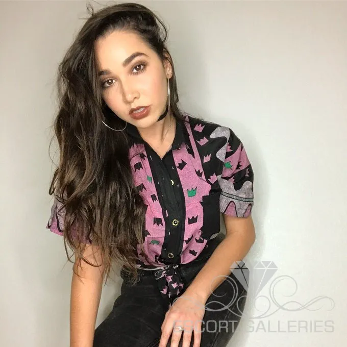 Escorts Paris, France Lucie