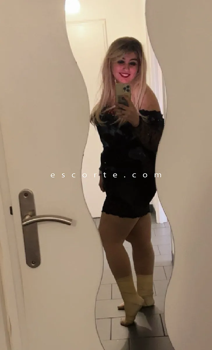 Escorts La Garenne-Colombes, France SarahBlue