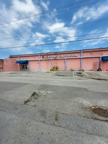 Sex Shops Hollywood, Florida Pleasure Emporium