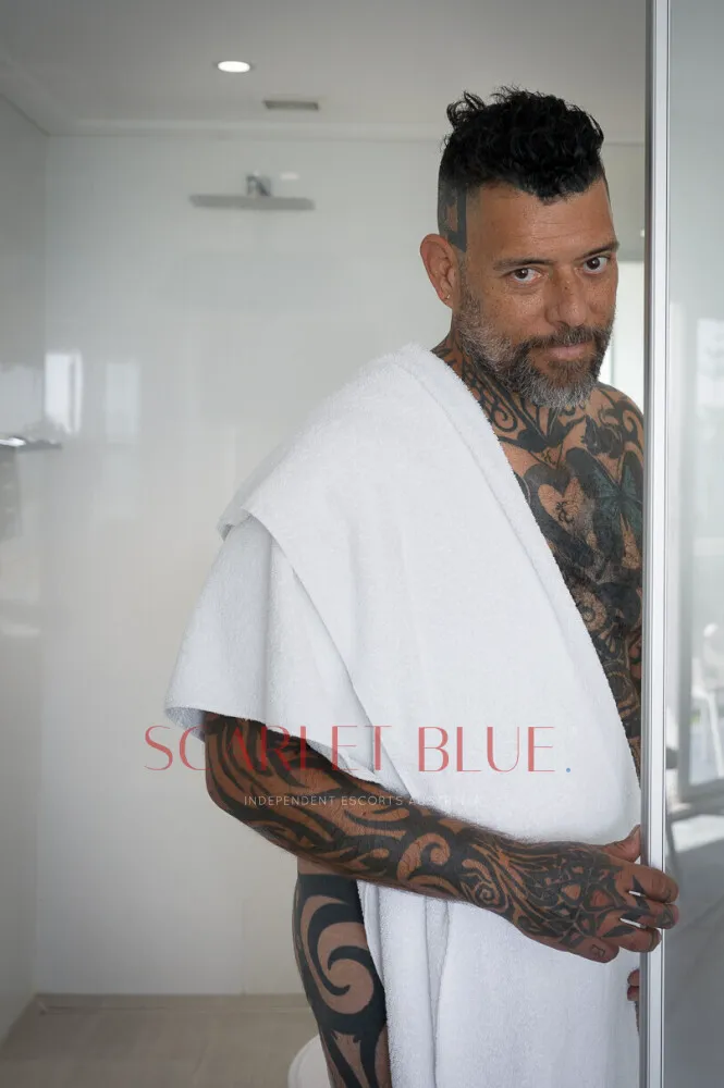 Escorts Perth, Australia Salvador Darling - male Escort 


