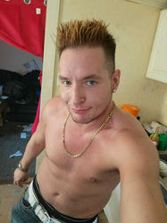 Escorts Philadelphia, Pennsylvania Attractive Toned Masculine Vers Stud