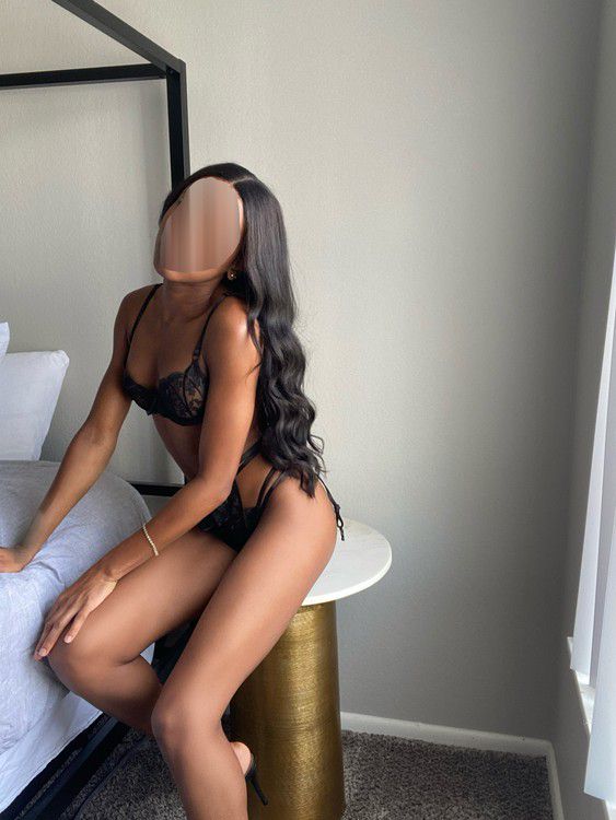 Escorts Bellevue, Washington adriannaamor