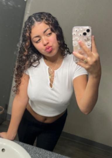 Escorts Chicago, Illinois Pretty & Tight 😍  year old Latina!!! /