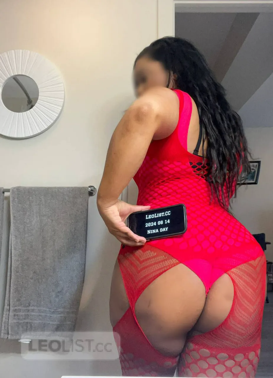 Escorts Kelowna, British Columbia Back shot baddieSlut me out ready to play