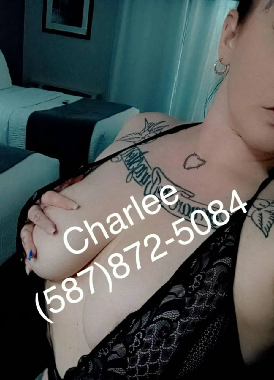 Escorts Edmonton, Alberta Charlee