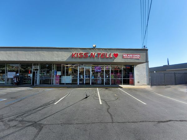 Sex Shops Sacramento, California Kiss - N - Tell