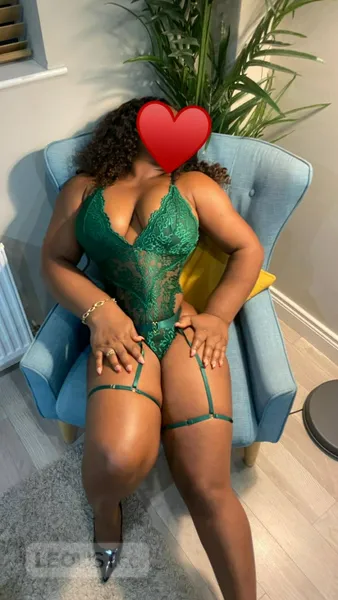 Escorts Chatham-Kent, Ontario Wettest & tightiest pussy downtown *LAST DAY IN Chatham*